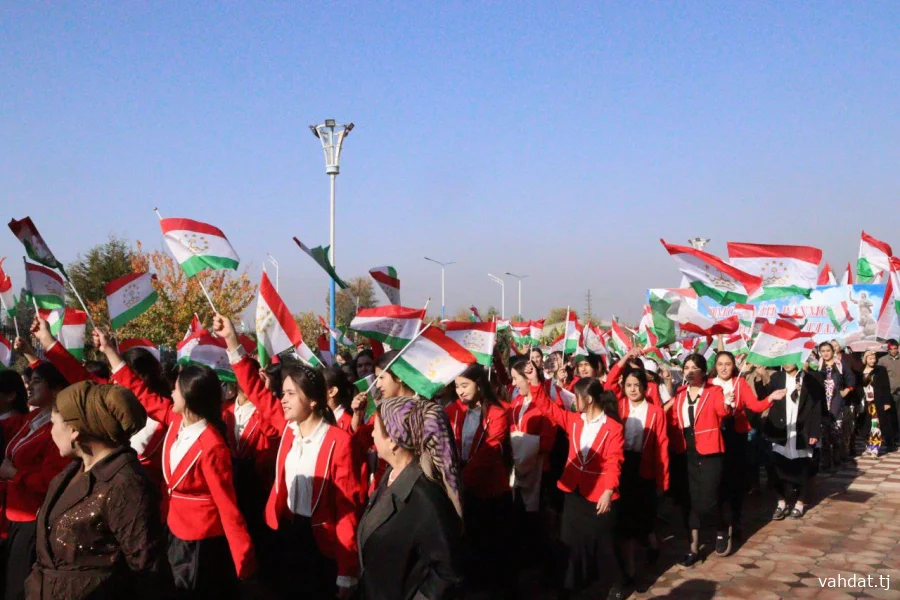 ТАҶЛИЛИ РӮЗИ ПАРЧАМИ ДАВЛАТИИ ҶУМҲУРИИ ТОҶИКИСТОН ДАР ШАҲРИ ВАҲДАТ