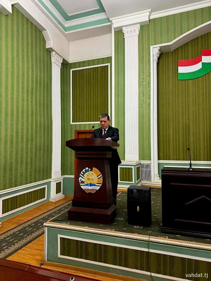 БАХШИДА БА РӮЗИ КОРМАНДОНИ СОҲАИ ЭНЕРГЕТИКА ДАР ШАҲРИ ВАҲДАТ  ЧОРАБИНӢ ДОИР ГАРДИД