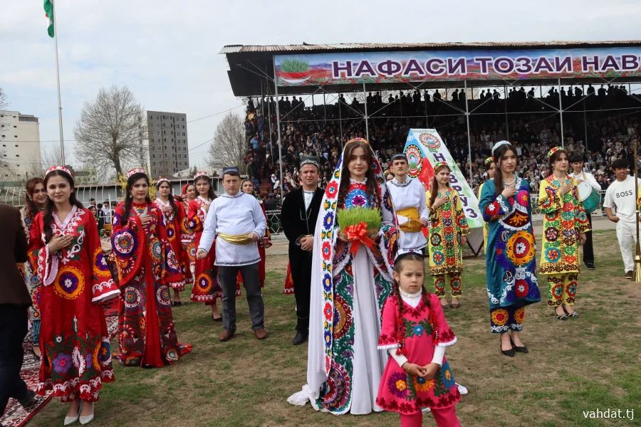 ТАНТАНАИ ҶАШНИ БОШУКӮҲИ ИДИ НАВРӮЗ ДАР ШАҲРИ ВАҲДАТ