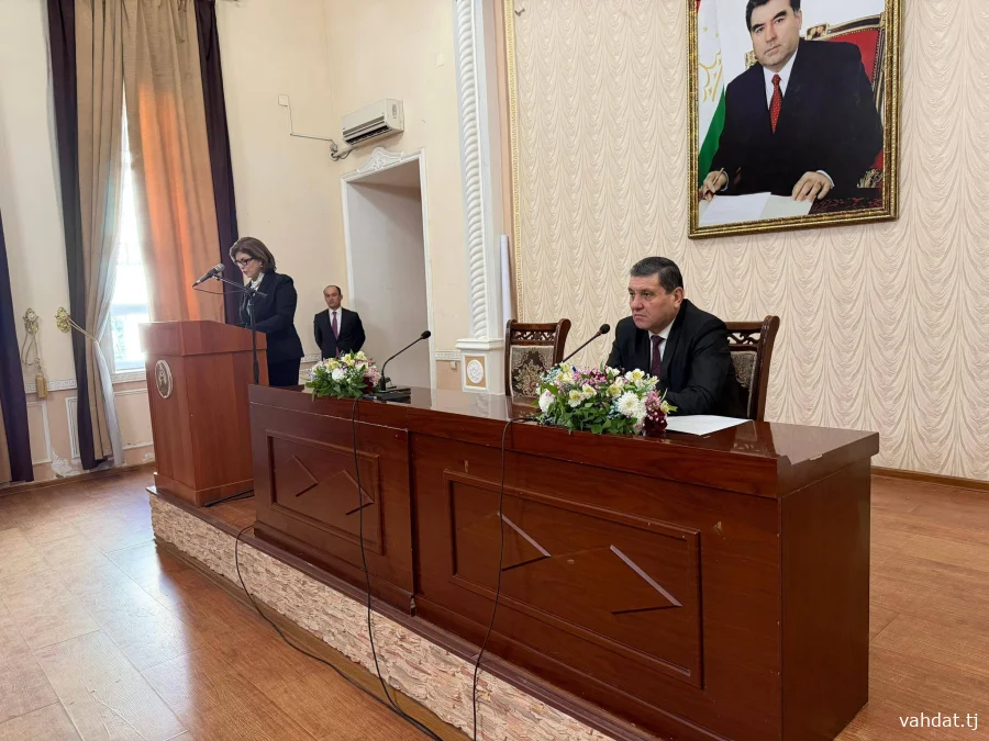 НАМОИШ - ФӮРУШИ КИТОБИ НАШРИЁТИ "АДИБ" ДАР ШАҲРИ ВАҲДАТ