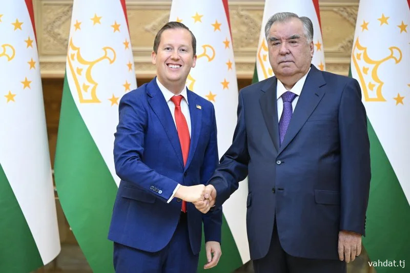 Глава государства Эмомали Рахмон принял Специального Посланника Президента США по Южной и Центральной Азии Серджио Гора