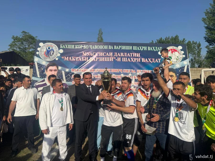 ВАҲДАТ: ҶАМЪБАСТИ МУСОБИҚАИ ФУТБОЛ БО УСУЛИ «ДЕҲА БА ДЕҲА»