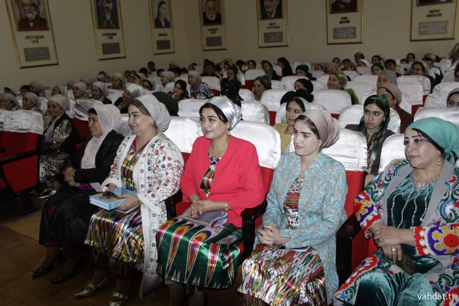 ОҒОЗИ ФЕСТИВАЛИ ҶУМҲУРИЯВИИ «ҲАФТАИ КИТОБИ КӮДАКОНУ НАВРАСОНИ ТОҶИКИСТОН» ДАР ШАҲРИ ВАҲДАТ