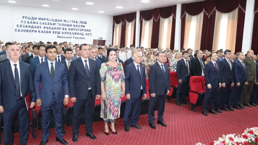 ТАНТАНАИ БОШУКӮҲИ РӮЗИ ВАҲДАТИ МИЛЛӢ ДАР ШАҲРИ ВАҲДАТ